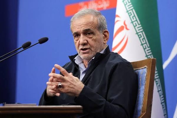 پزشکیان: برادری و رفاقت ما با آقای دبیری ادامه خواهد یافت/برخی در داخل ظریف را تحریم کردند 