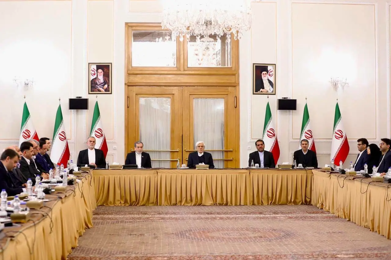 عارف: داوطلب ادامه تحریم نبوده و اهل مذاکره هستیم/ مکران گزینه انتقال پایتخت است