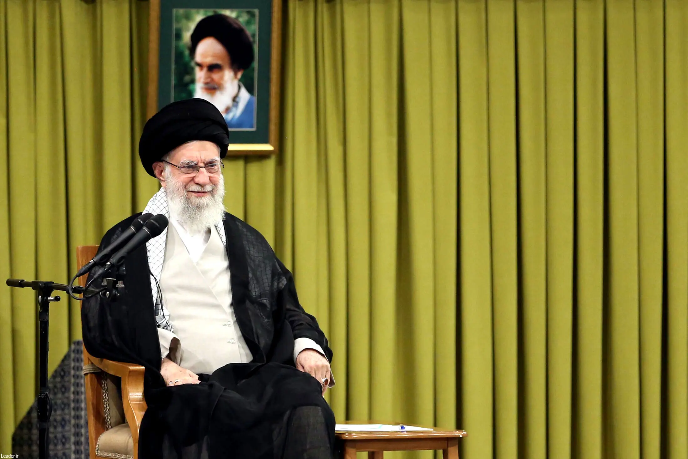 رهبر انقلاب: شهید رئیسی خستگی‌ناپذیر و مظهر شعارهای انقلاب بود