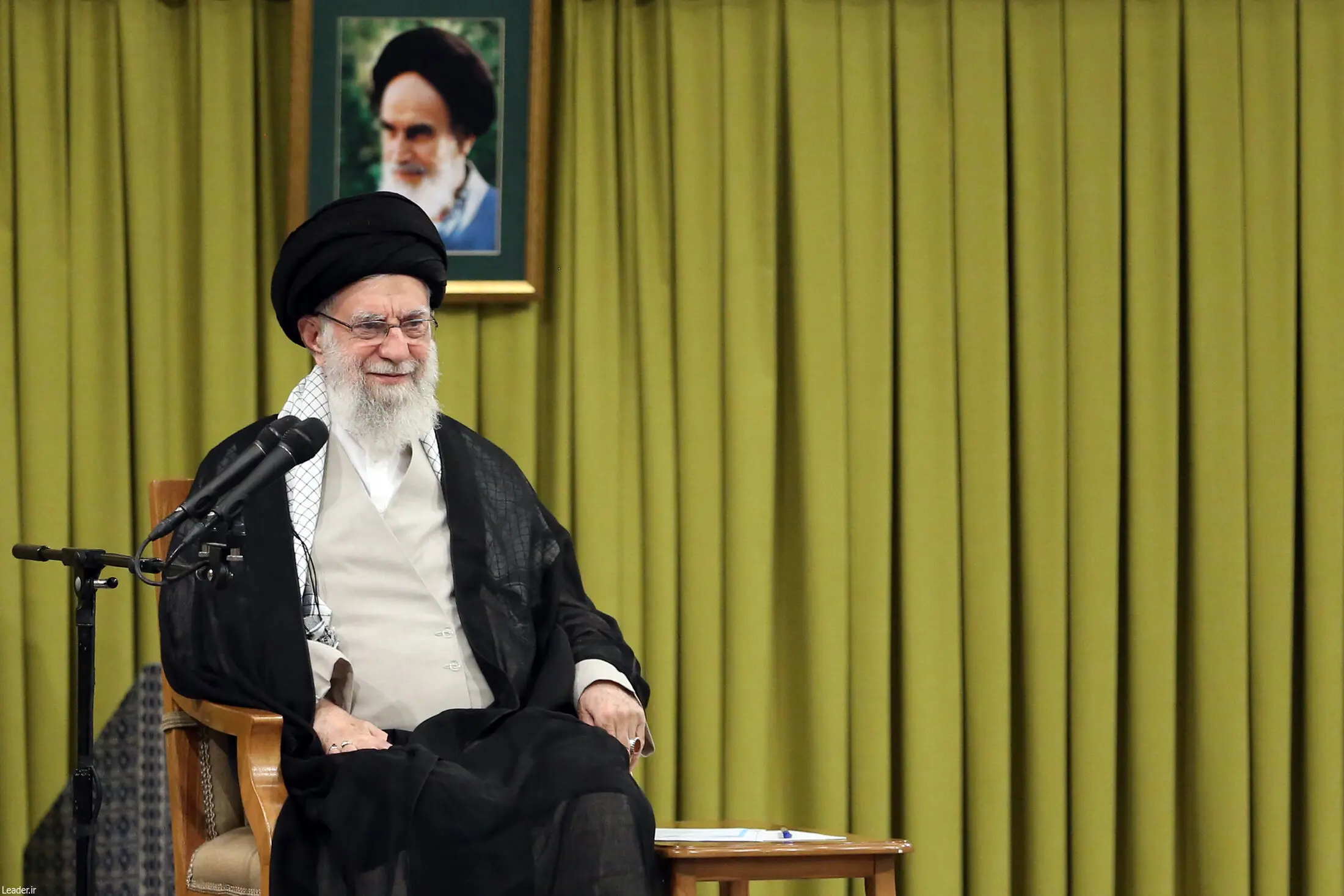 رهبر انقلاب: شهید رئیسی خستگی‌ناپذیر و مظهر شعارهای انقلاب بود