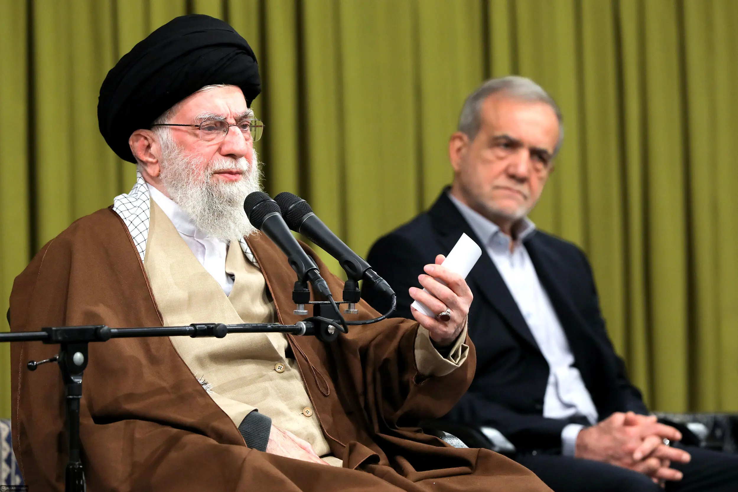 رهبر انقلاب: مقاومت، جلوه‌ای از بعثت و زانو زدن رژیم‌صهیونیستی مقابل غزه و لبنان نتیجه آن است
