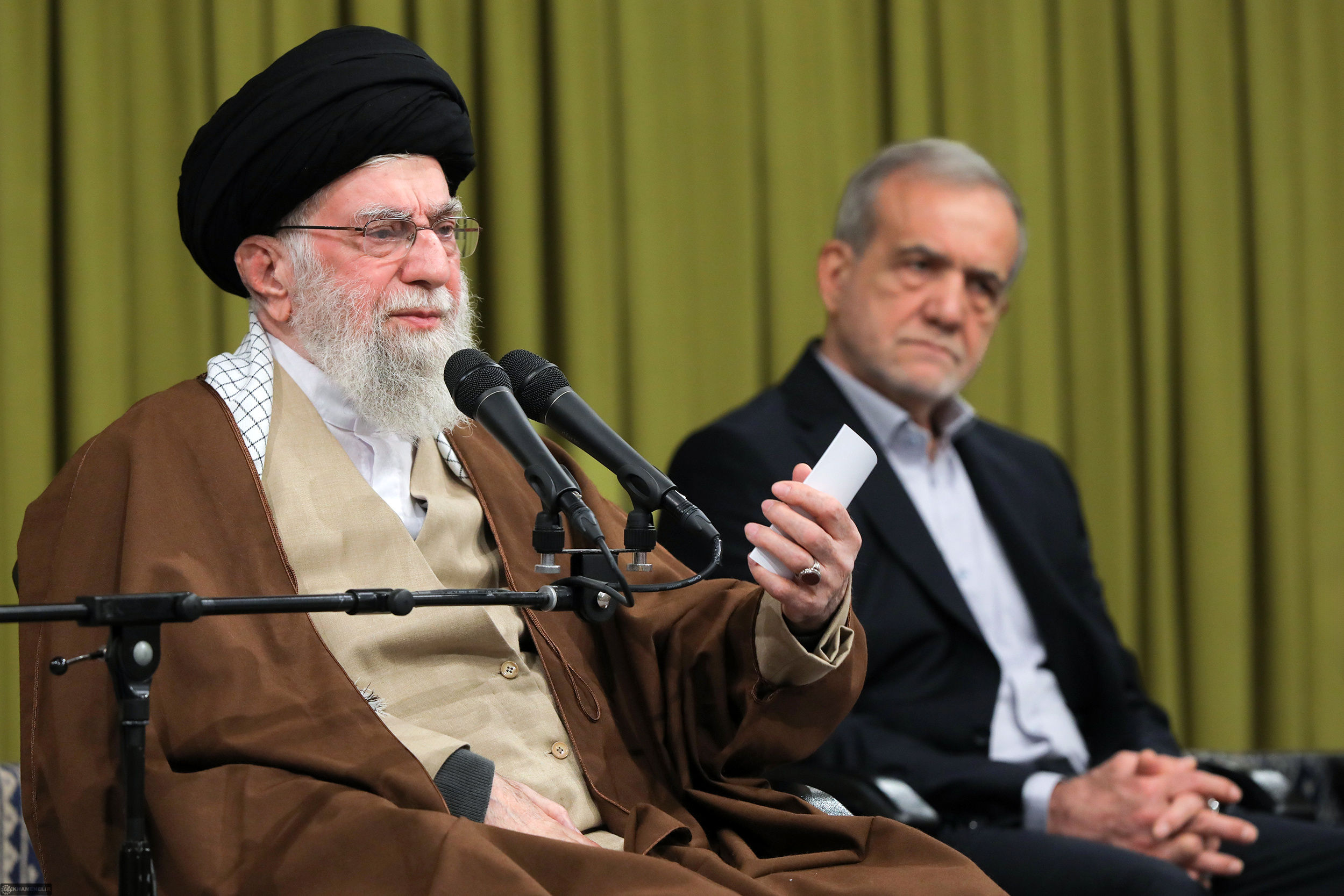 رهبر انقلاب: مقاومت، جلوهای از بعثت و زانو زدن رژیمصهیونیستی مقابل غزه و لبنان نتیجه آن است