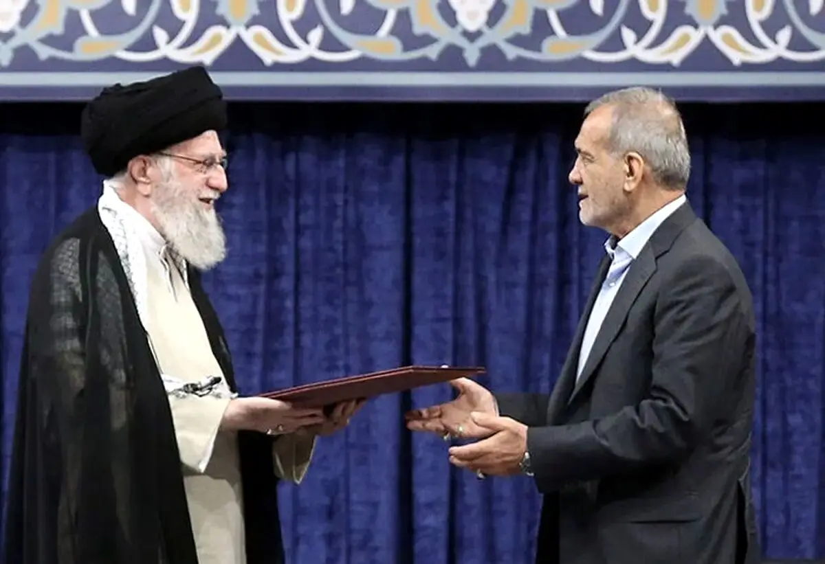 پزشکیان دفتر ریاست‌جمهوری را از محمد مخبر تحویل گرفت