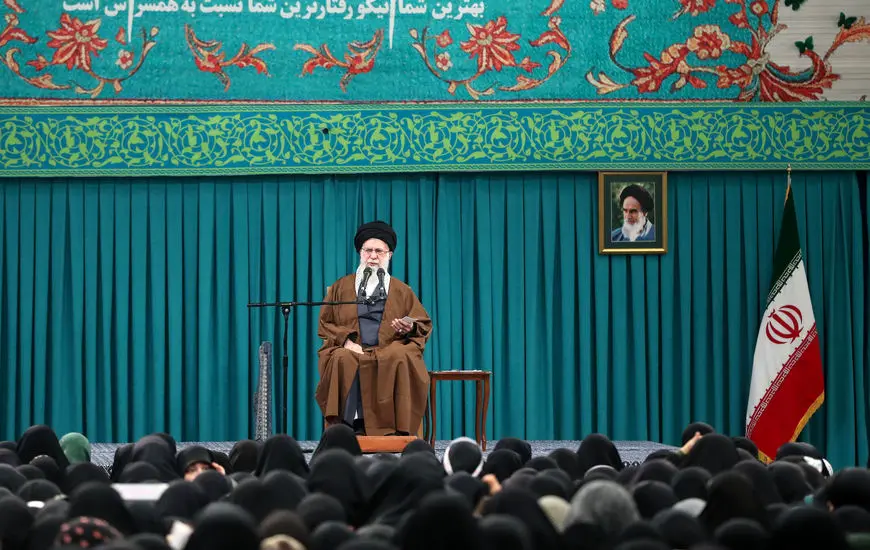 رهبر انقلاب: زن، کارگزار خانه نیست، مدیر است