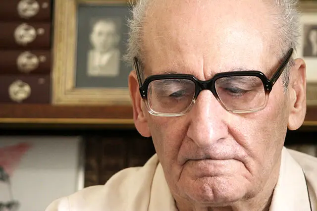 کتابی که مترجمش آنرا پاره کرد! 