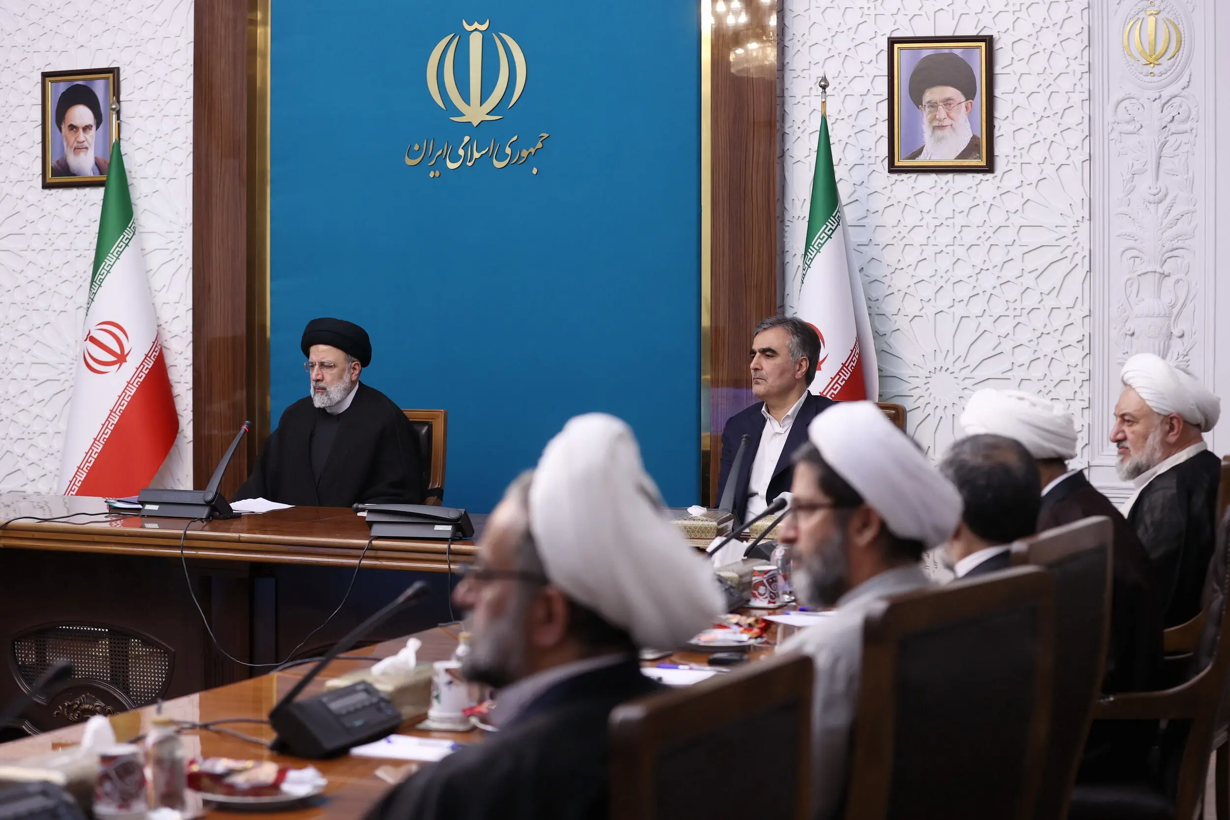 تاکید رئیس جمهور بر لزوم انطباق فعالیت‌های نظام بانکی بر موازین شرعی/ ضرورت تقویت اقتدار و نظارت جدی بانک مرکزی در حوزه بانکداری