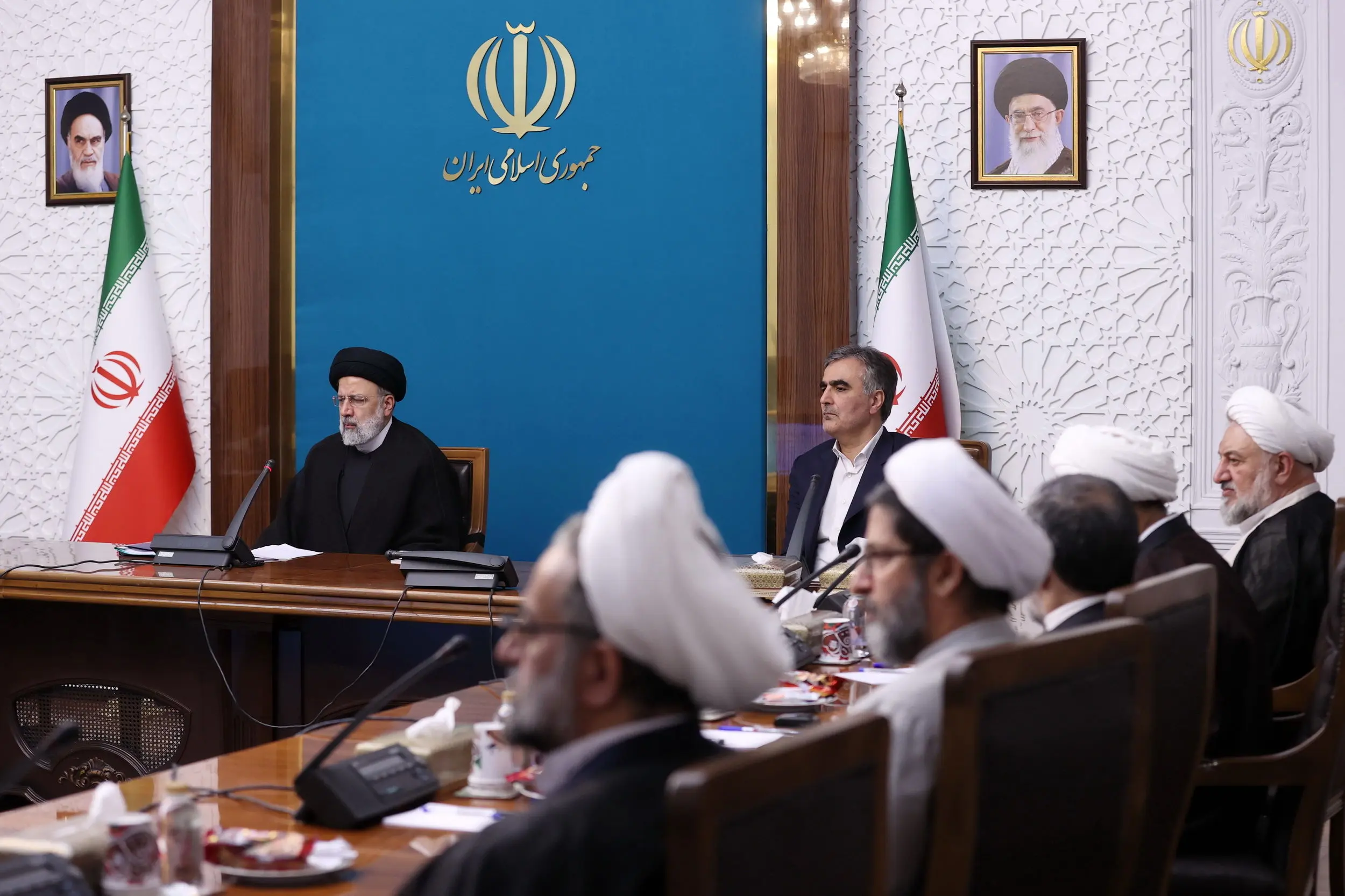 تاکید رئیس جمهور بر لزوم انطباق فعالیت‌های نظام بانکی بر موازین شرعی/ ضرورت تقویت اقتدار و نظارت جدی بانک مرکزی در حوزه بانکداری