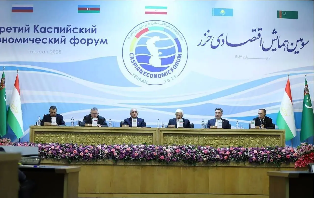 عارف: ایران دوستان روزهای سخت را فراموش نمی‌کند/ اهمیت تعادل میان توسعه اقتصادی و حفظ محیط زیست دریای خزر 