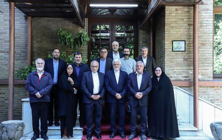 عارف: دولت چهاردهم در خدمت بخش خصوصی است/ آیت‌الله هاشمی همواره به دنبال همگرایی و رساندن مردم و جمهوری اسلامی ایران به جایگاه واقعی‌ بود/ لزوم آسیب‌شناسی عملکرد همه جریانات سیاسی