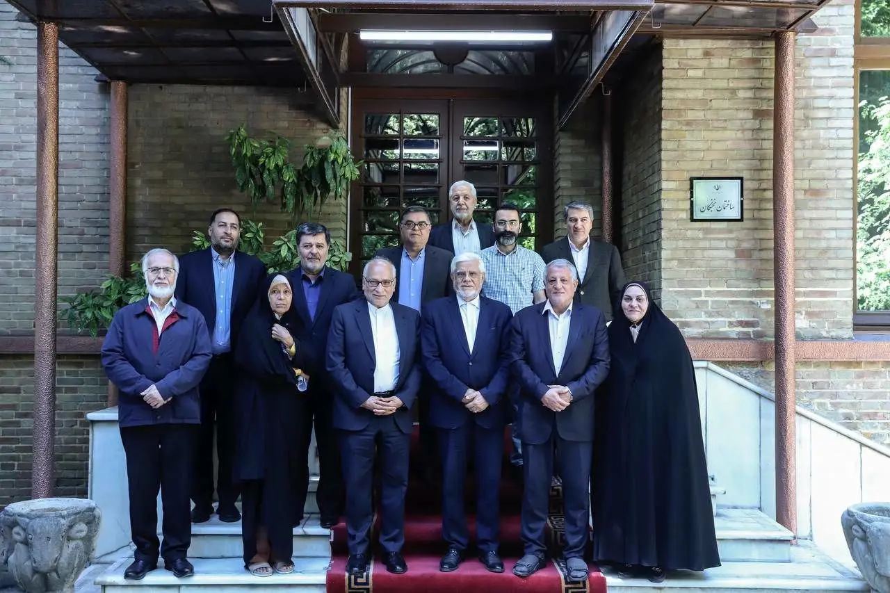 عارف: دولت چهاردهم در خدمت بخش خصوصی است/ آیت‌الله هاشمی همواره به دنبال همگرایی و رساندن مردم و جمهوری اسلامی ایران به جایگاه واقعی‌ بود/ لزوم آسیب‌شناسی عملکرد همه جریانات سیاسی